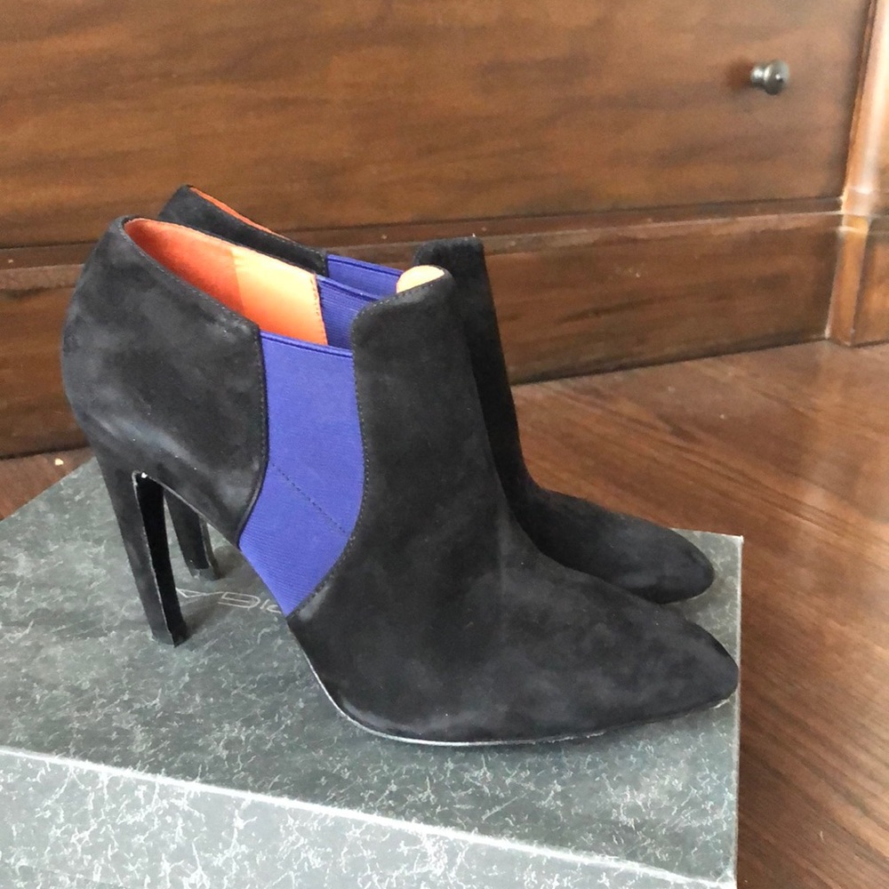 Via Spiga suede bootie